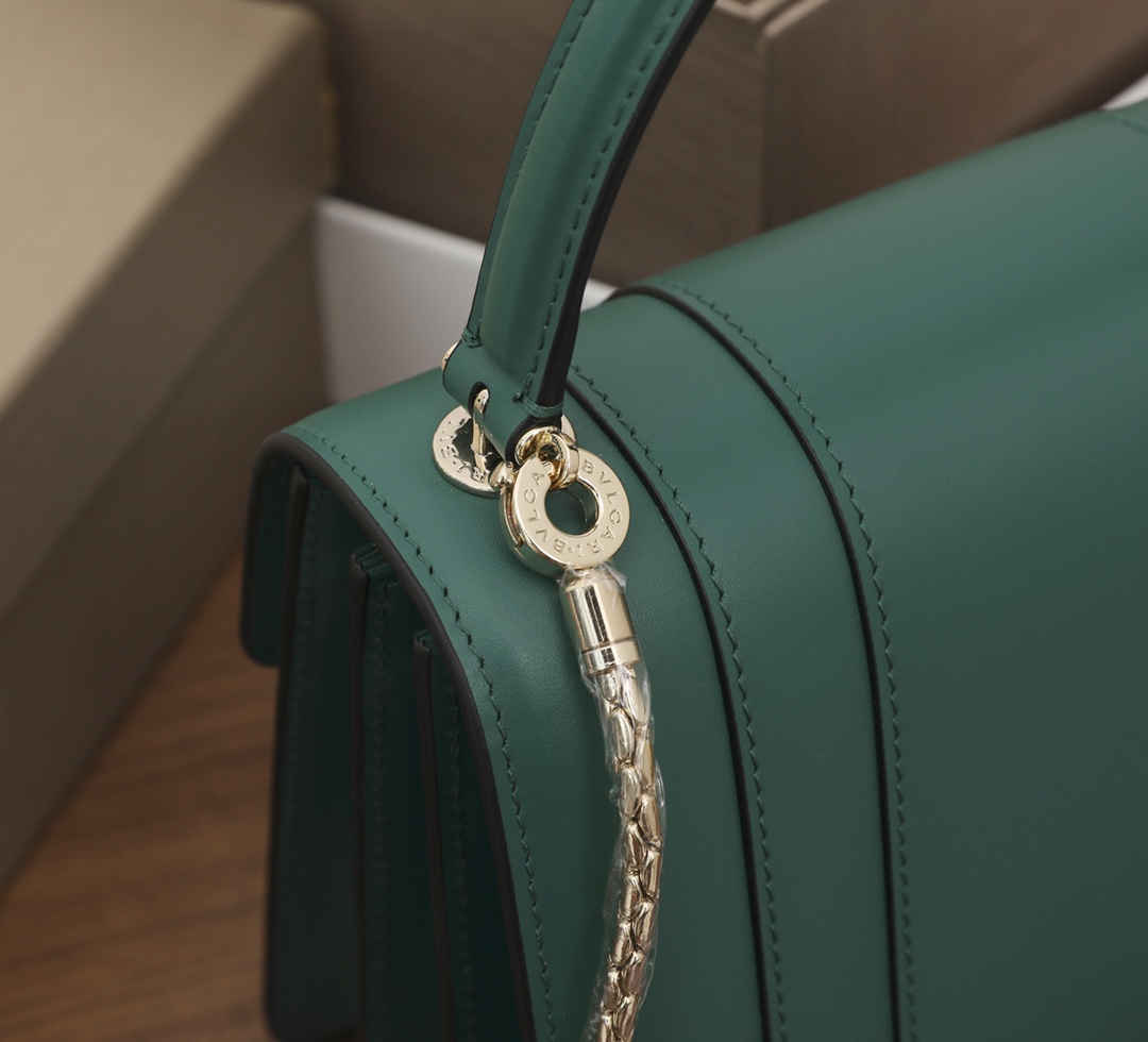 Handbags Bvlgari 28624791050 size:18*16*10cm - vstockx