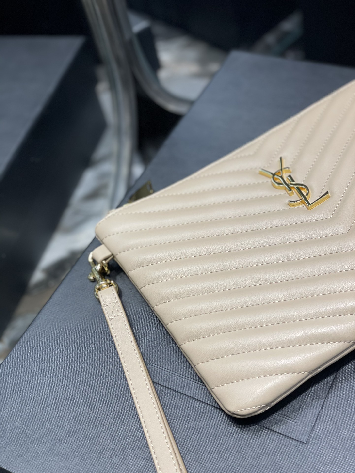 Handbags SAINT LAURENT 379039 size 24  17.5  1.5 cm - vstockx