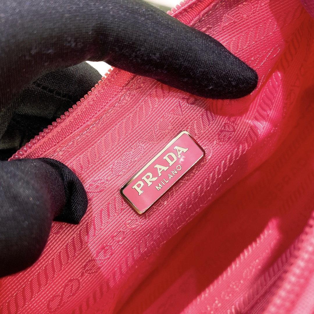 handbags prada Hobo 1NE515 re-edition 2000 Size:22*17*6 - vstockx