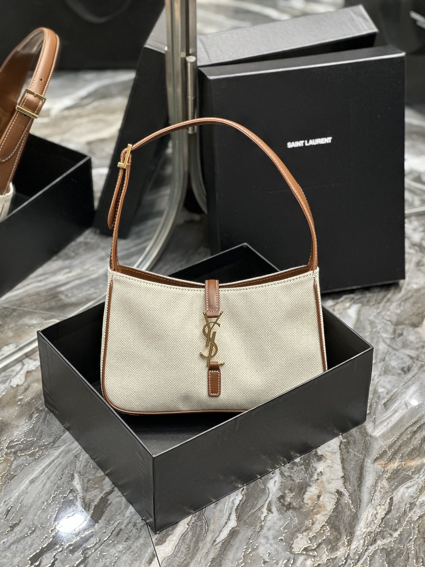Handbags SAINT LAURENT 657228 size 25X14X6 cm - vstockx