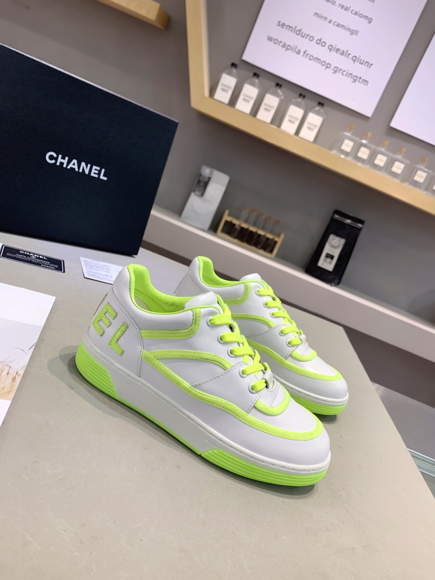 Chanel Low Top Sneaker 57 - vstockx