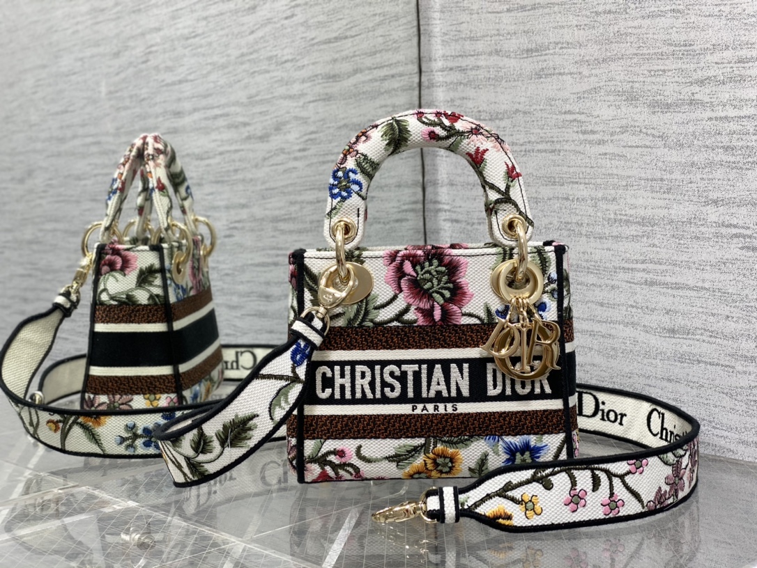 Handbag Dior size 17*7*15 cm - vstockx