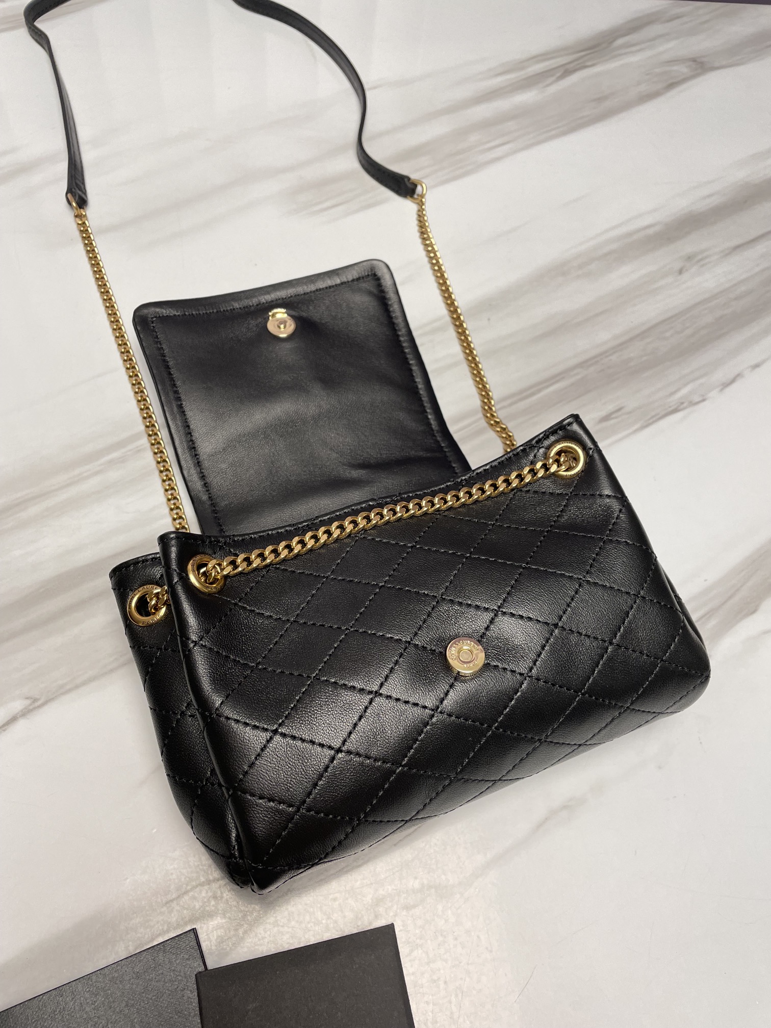 Handbags SAINT LAURENT 672738 size 18x13x6 cm - vstockx