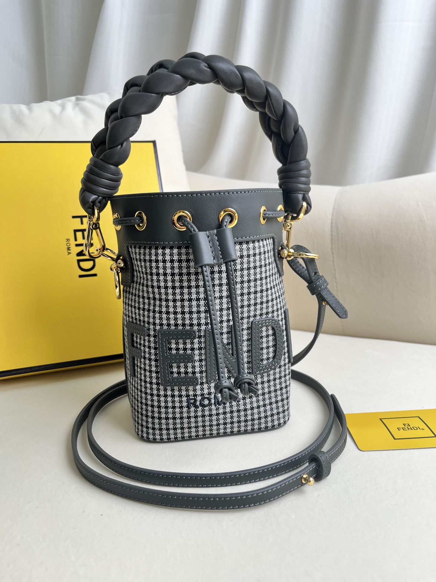 handbags FENDI 038 size:12*18*10cm - vstockx