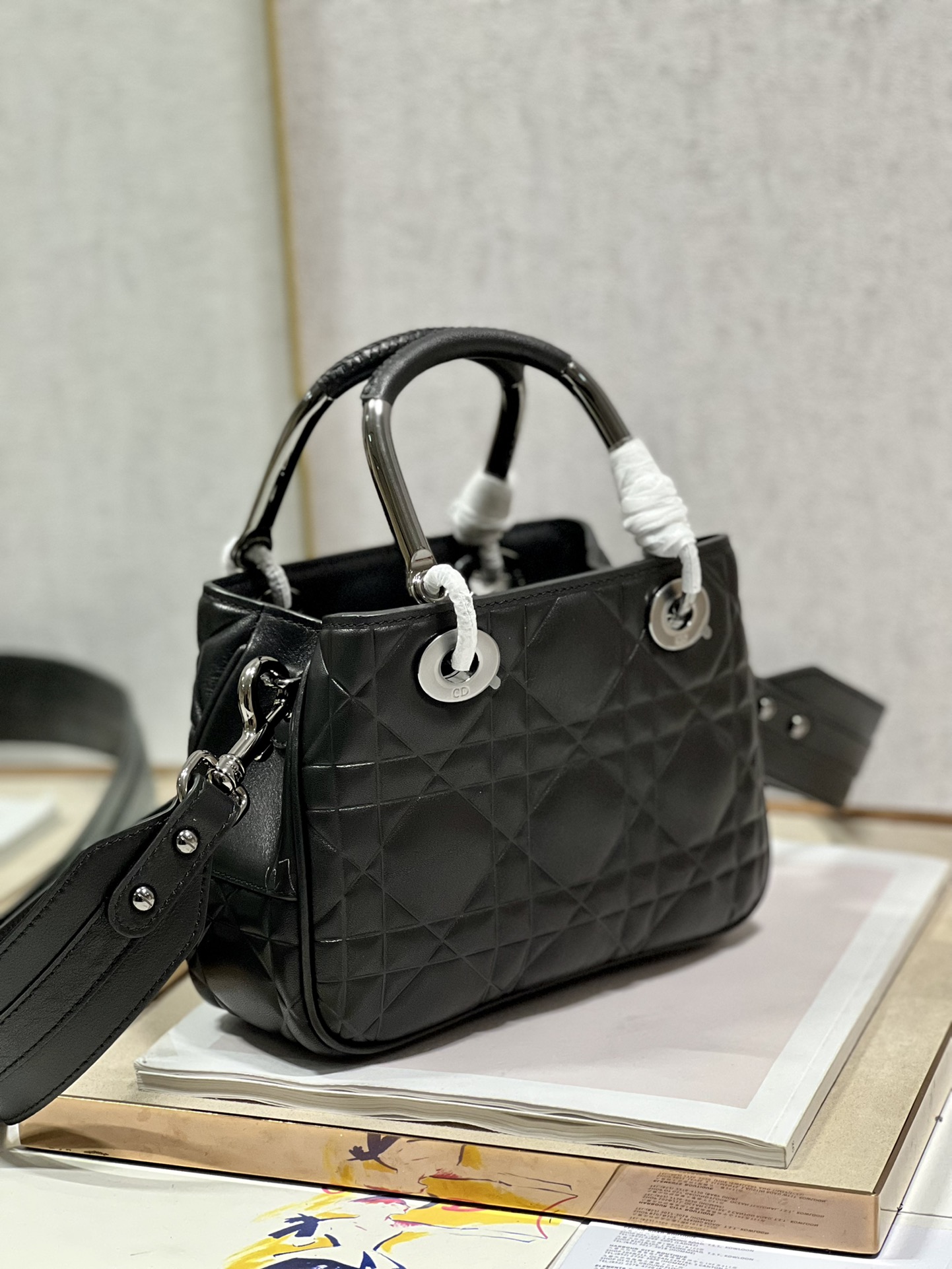 Handbag Dior 1202 size 23  26  8 cm - vstockx