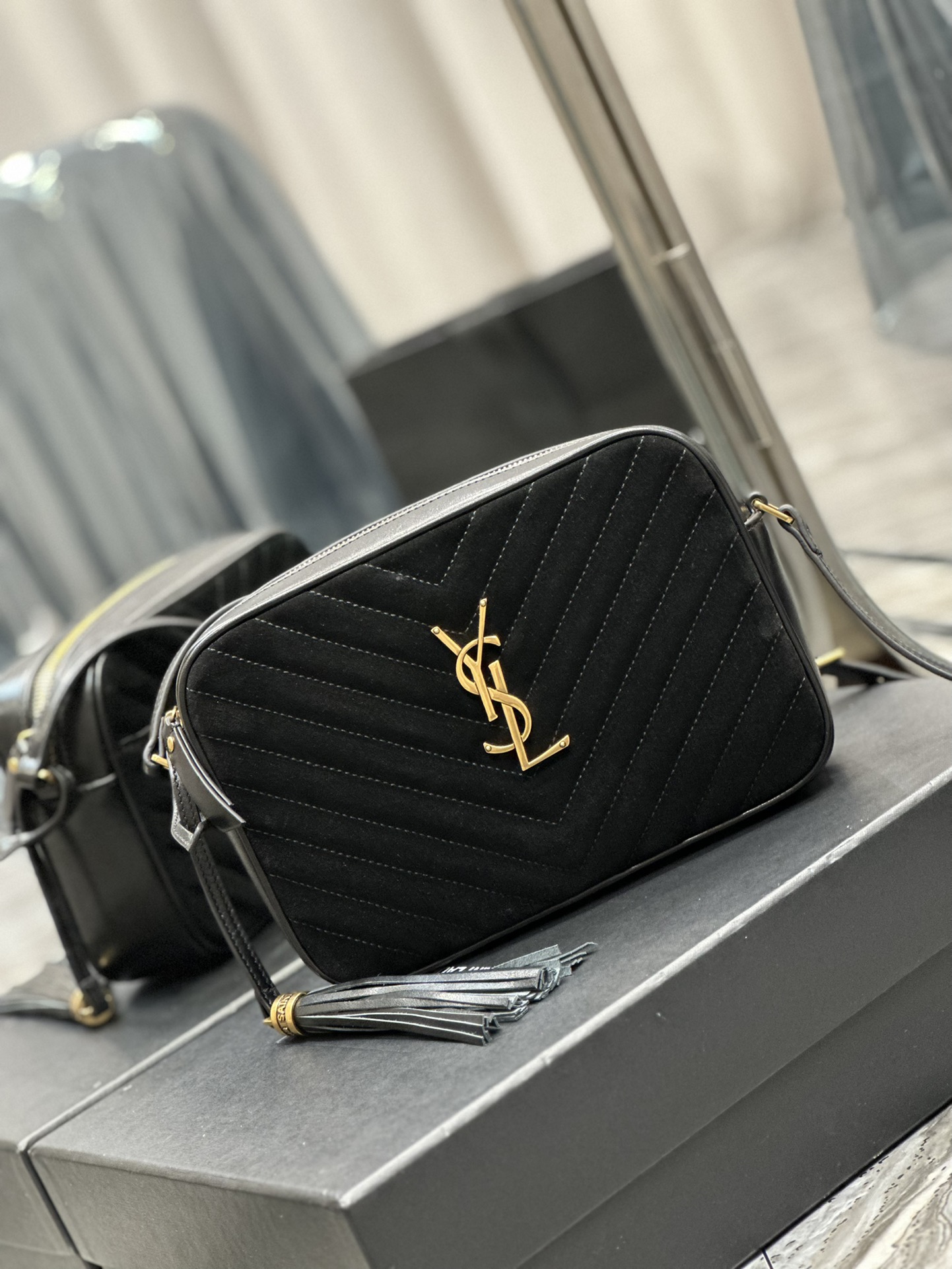 Handbags SAINT LAURENT 520534 size 23x16x6 cm - vstockx