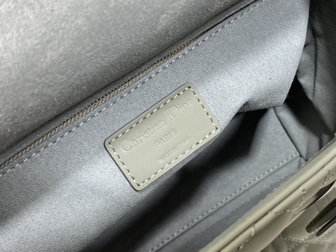 Handbag Dior size 24 cm - vstockx