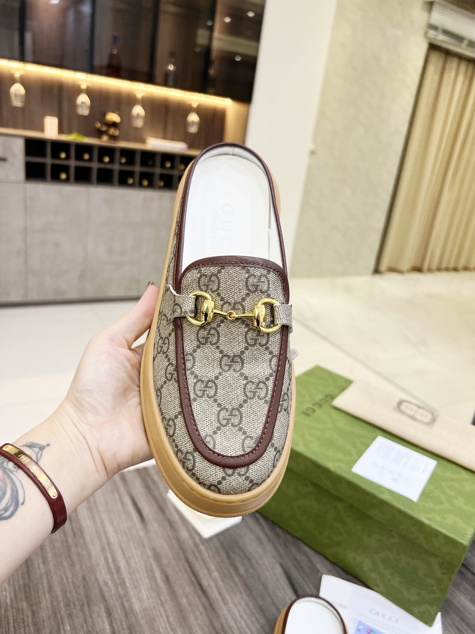 Gucci Women's WOMEN 6 - vstockx