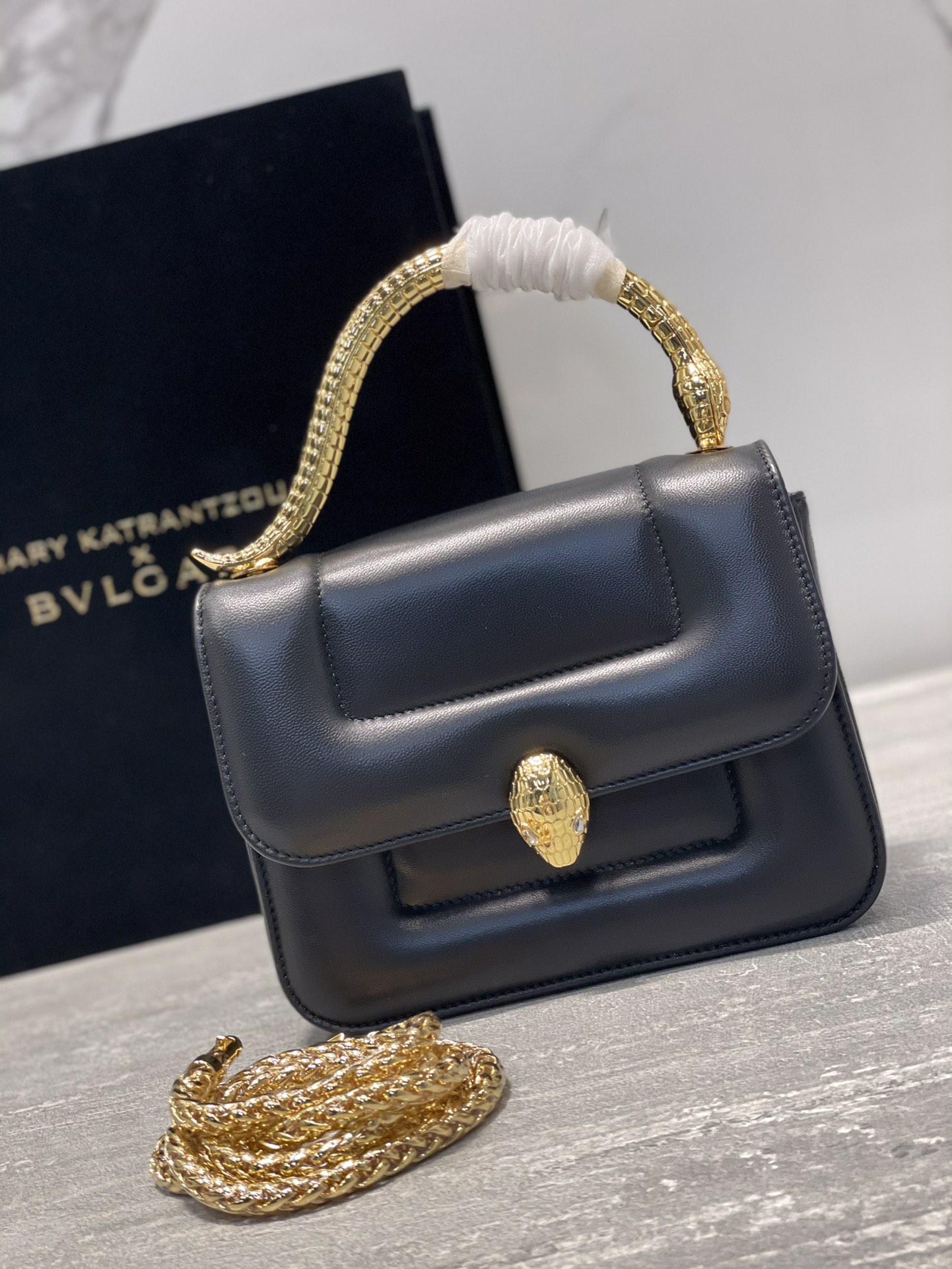 Handbags Bvlgari 291071 size:19.5*15*6 cm - vstockx