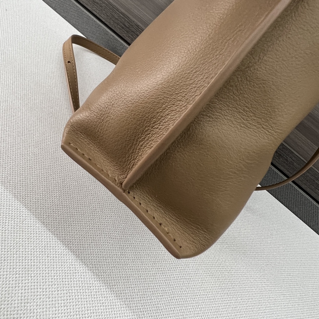 Handbags LOEWE 10855 size:25 cm - vstockx