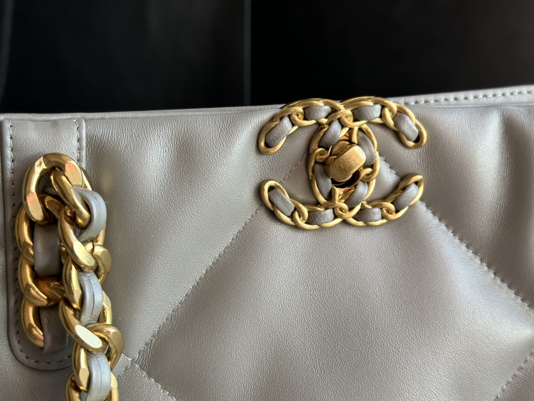 Handbag Chanel AS366 size 24 X41 X10 cm - vstockx