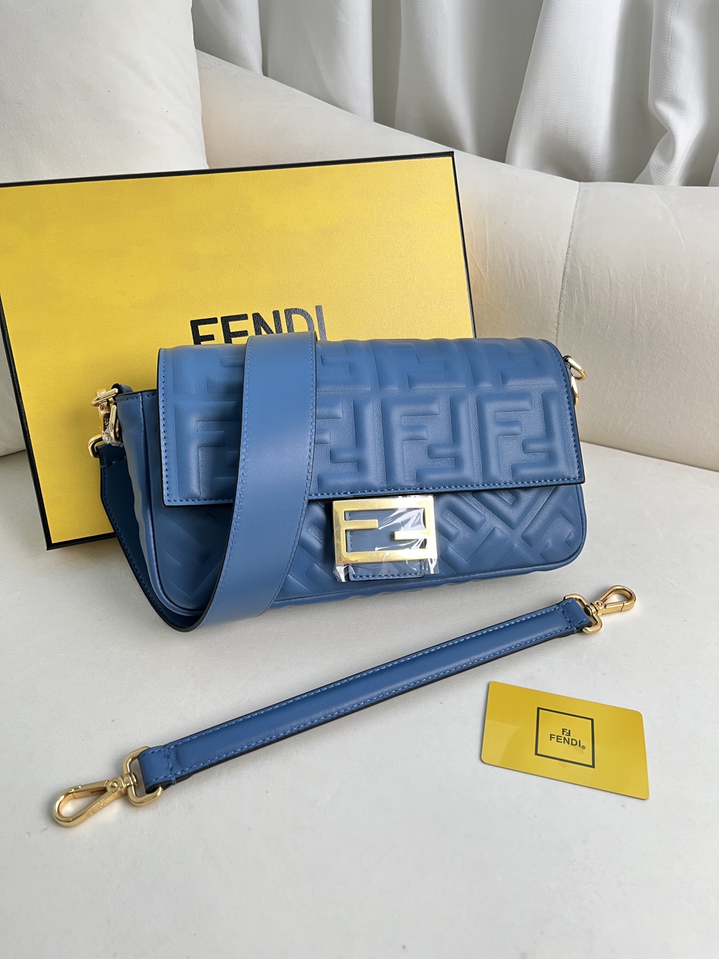 handbags FENDI 211 size:27*15*6cm - vstockx