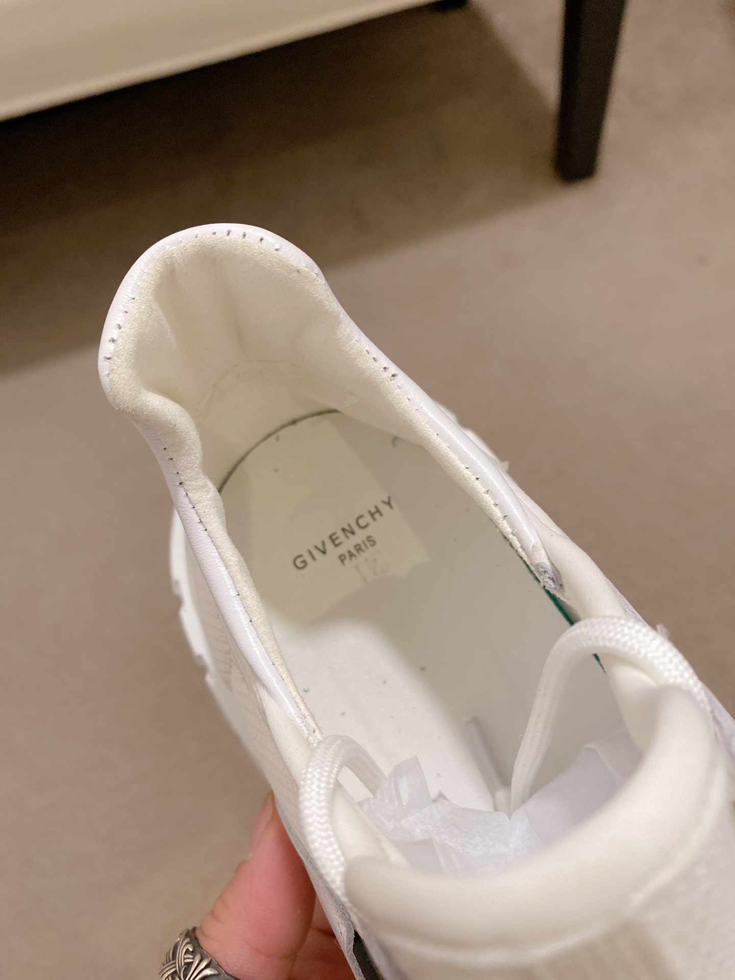 Givenchy Spectre Zip Sneakers 7 - vstockx