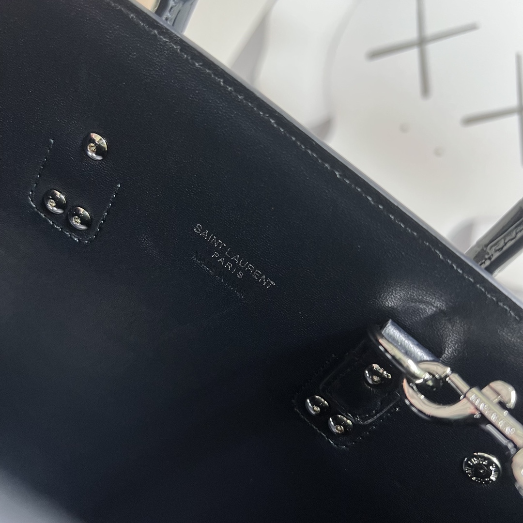 Handbags SAINT LAURENT 421863 size 26*20.5*12.5 cm - vstockx