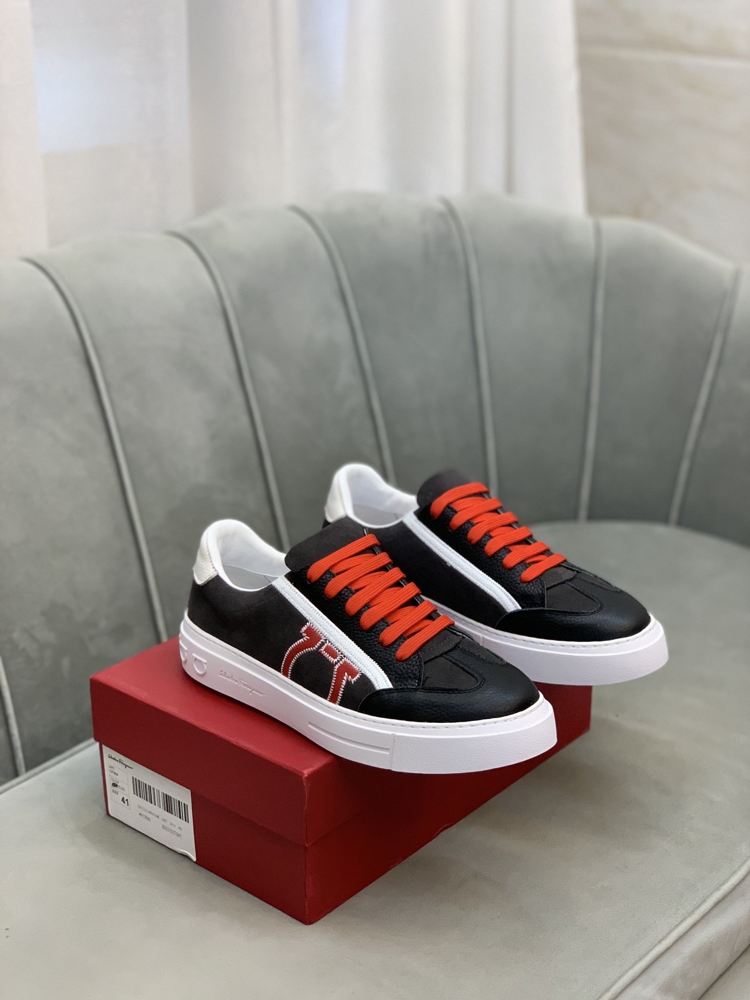Salvatore Ferragamo Gancini Sneaker 10 - vstockx