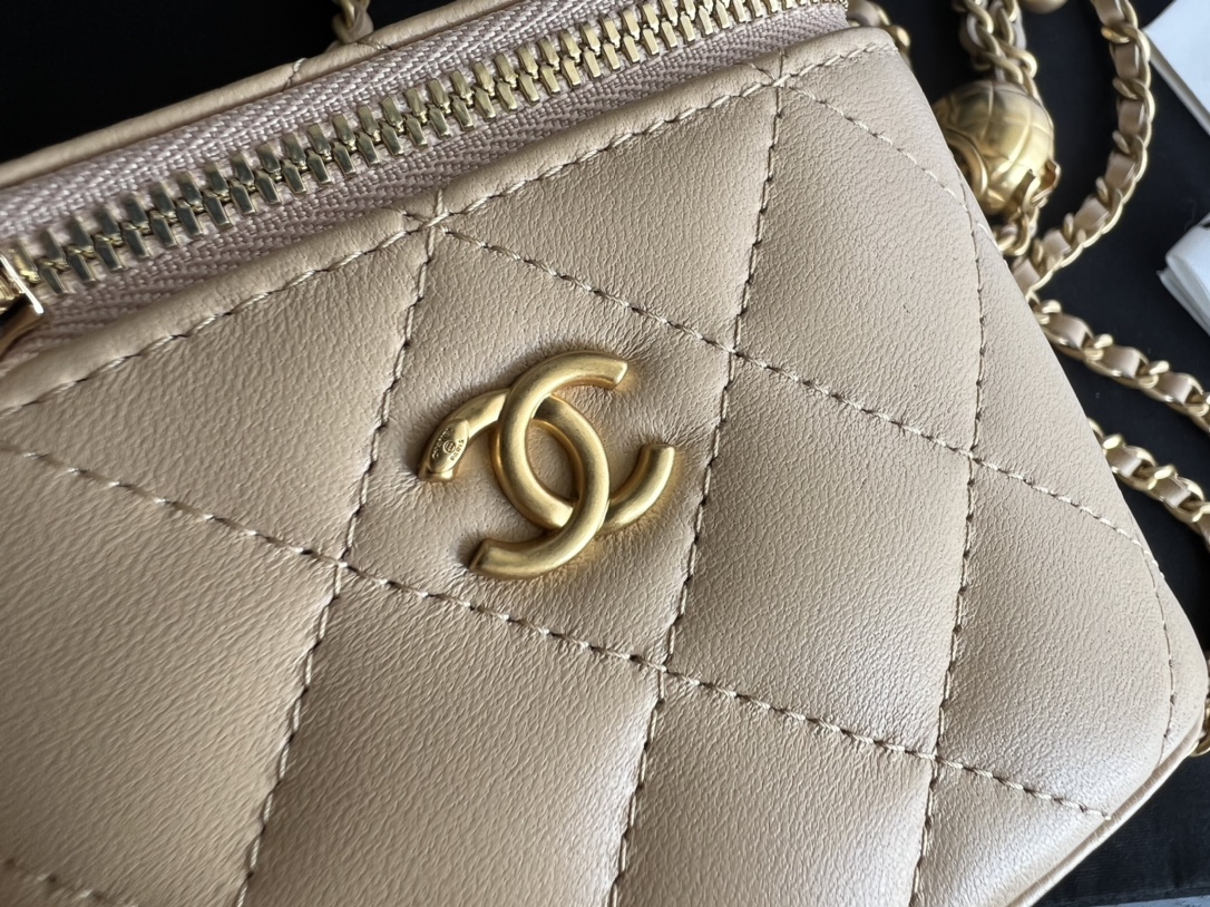 Handbag Chanel AP1447 size 8.5cmx11cmx7 cm - vstockx