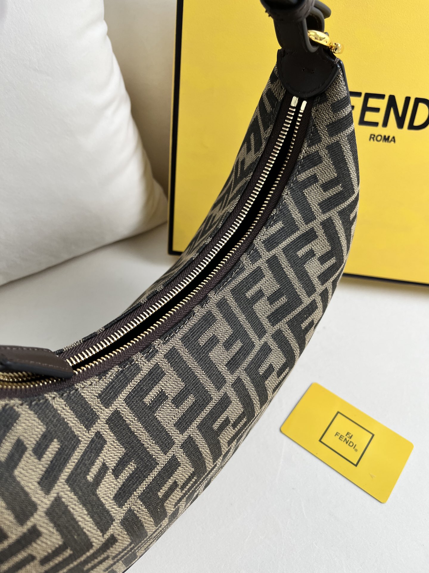 handbags FENDI 205 size:29*24.5*10cm - vstockx