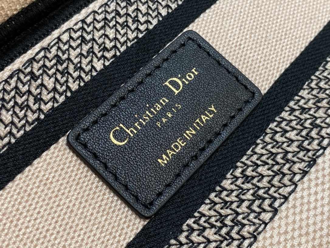 Handbag Dior size 24*11*20 cm - vstockx