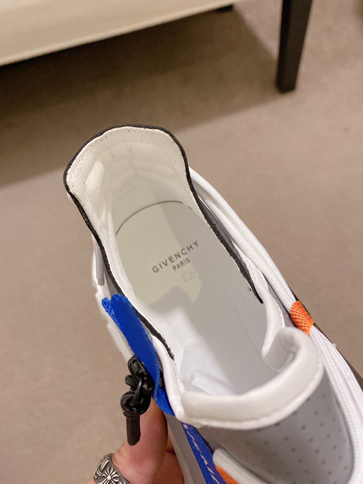 Givenchy Spectre Zip Sneakers 5 - vstockx