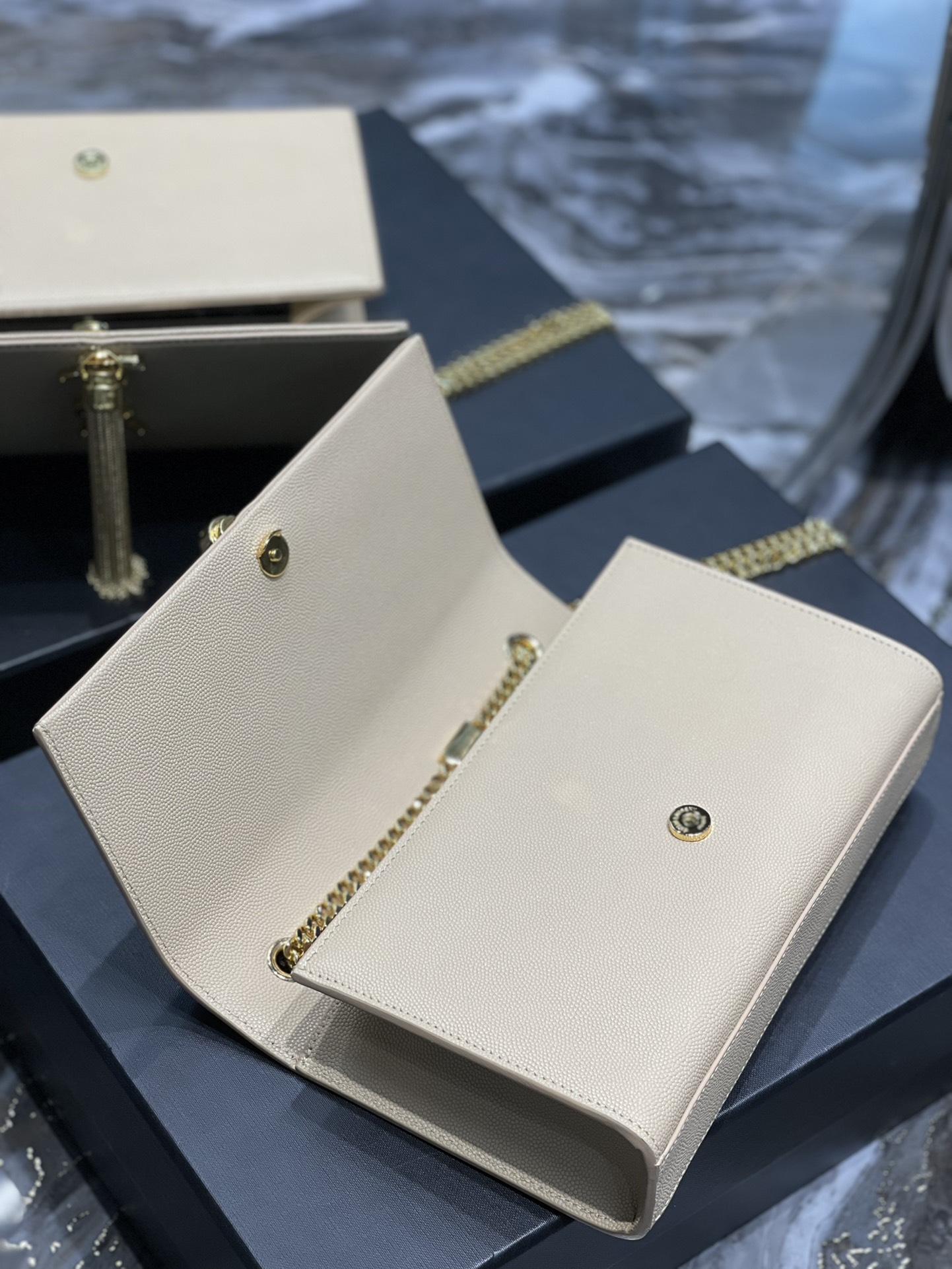 Handbags SAINT LAURENT 354119 size 24x14.5x5 cm - vstockx