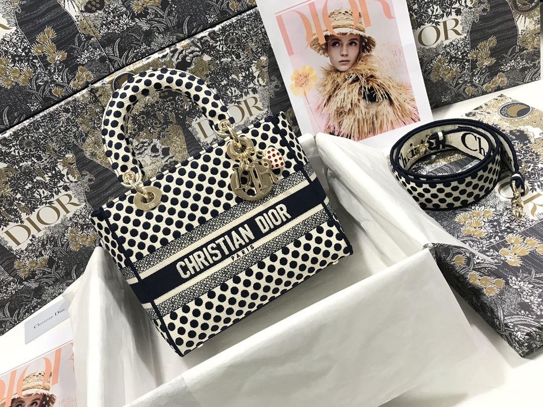 Handbag Dior M0565 24*20*11 cm - vstockx