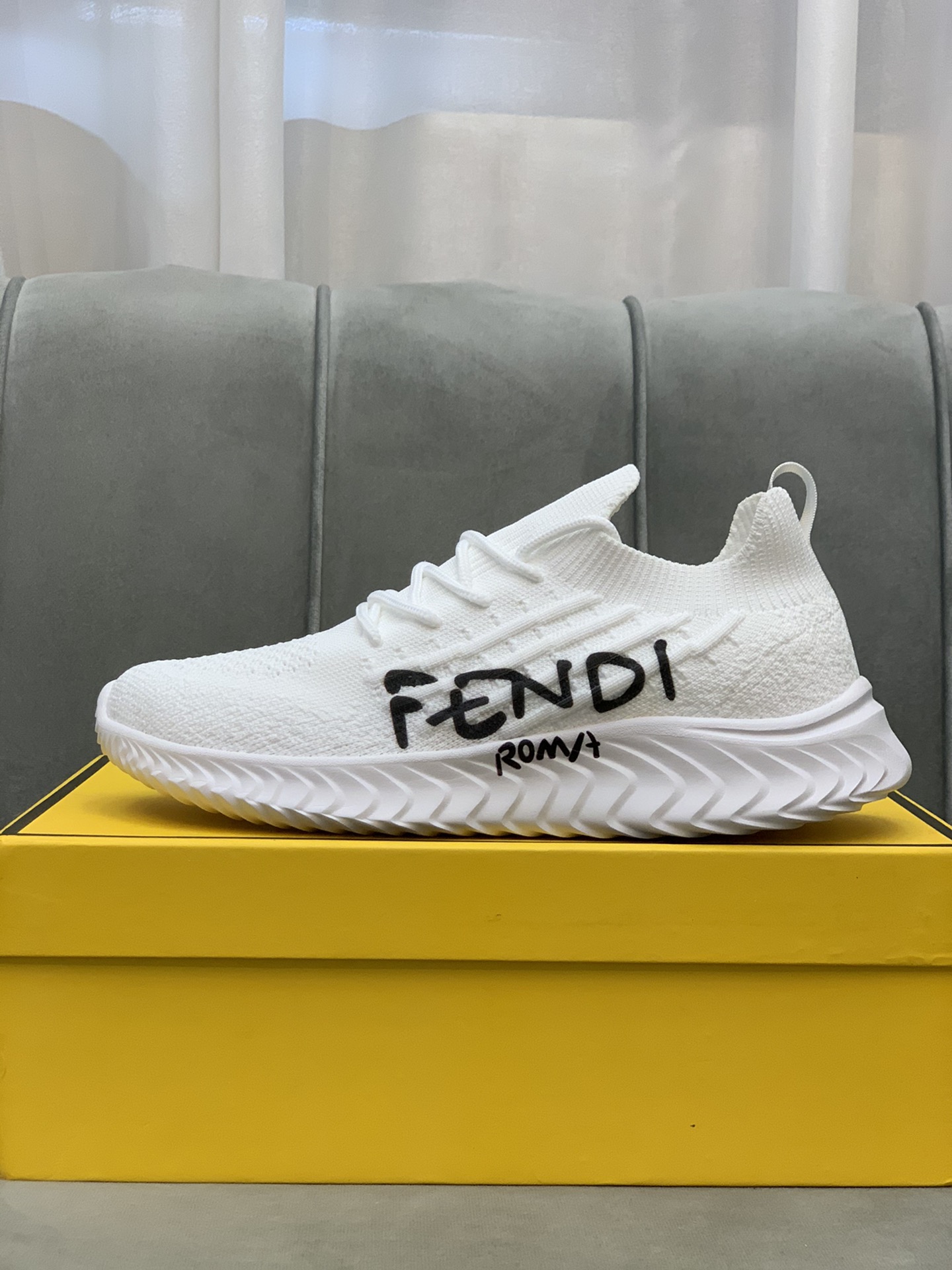 Fendi Low Top Sneakers 2 - vstockx
