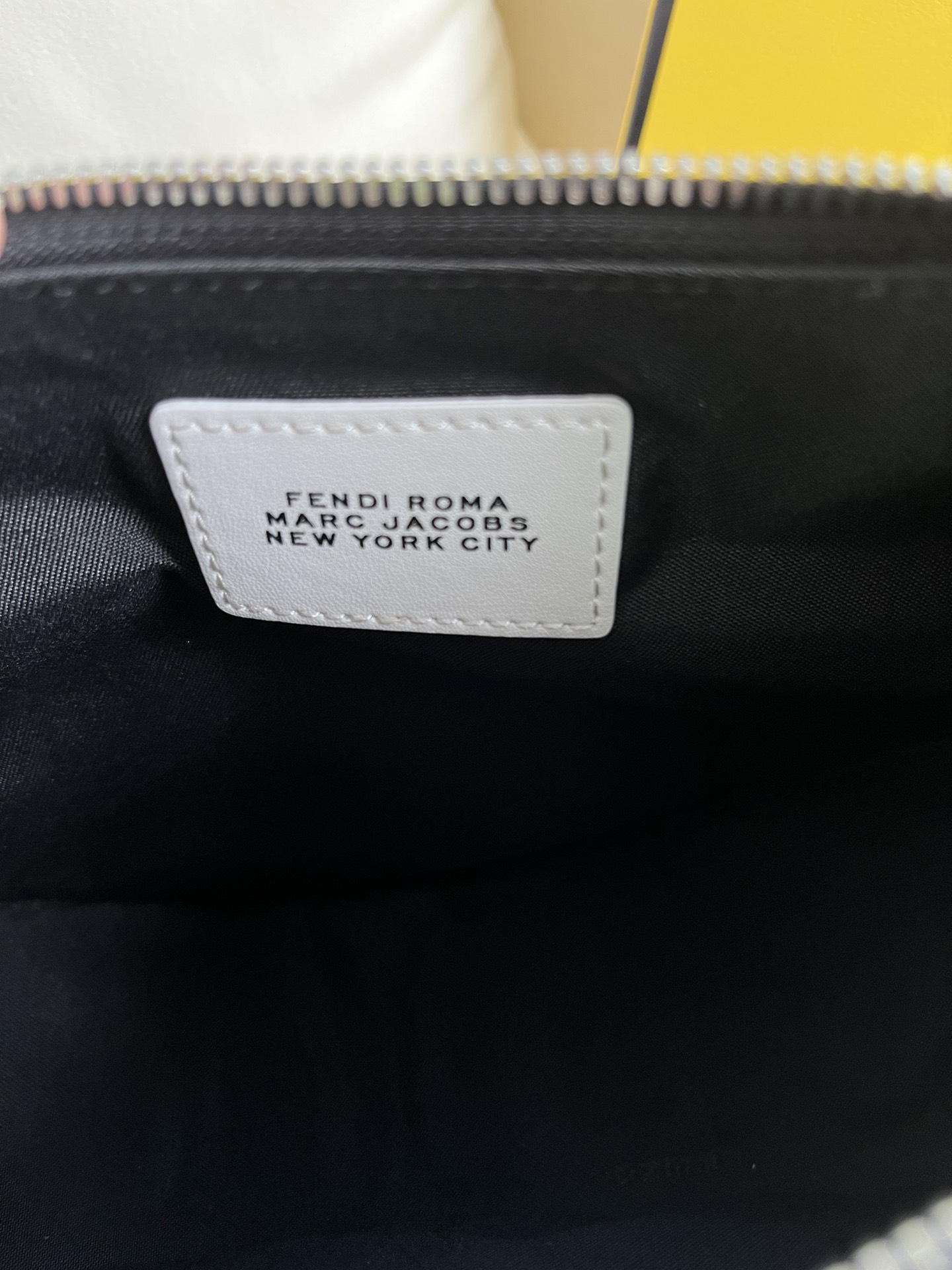 handbags FENDI 205 size:29*24.5*10cm - vstockx