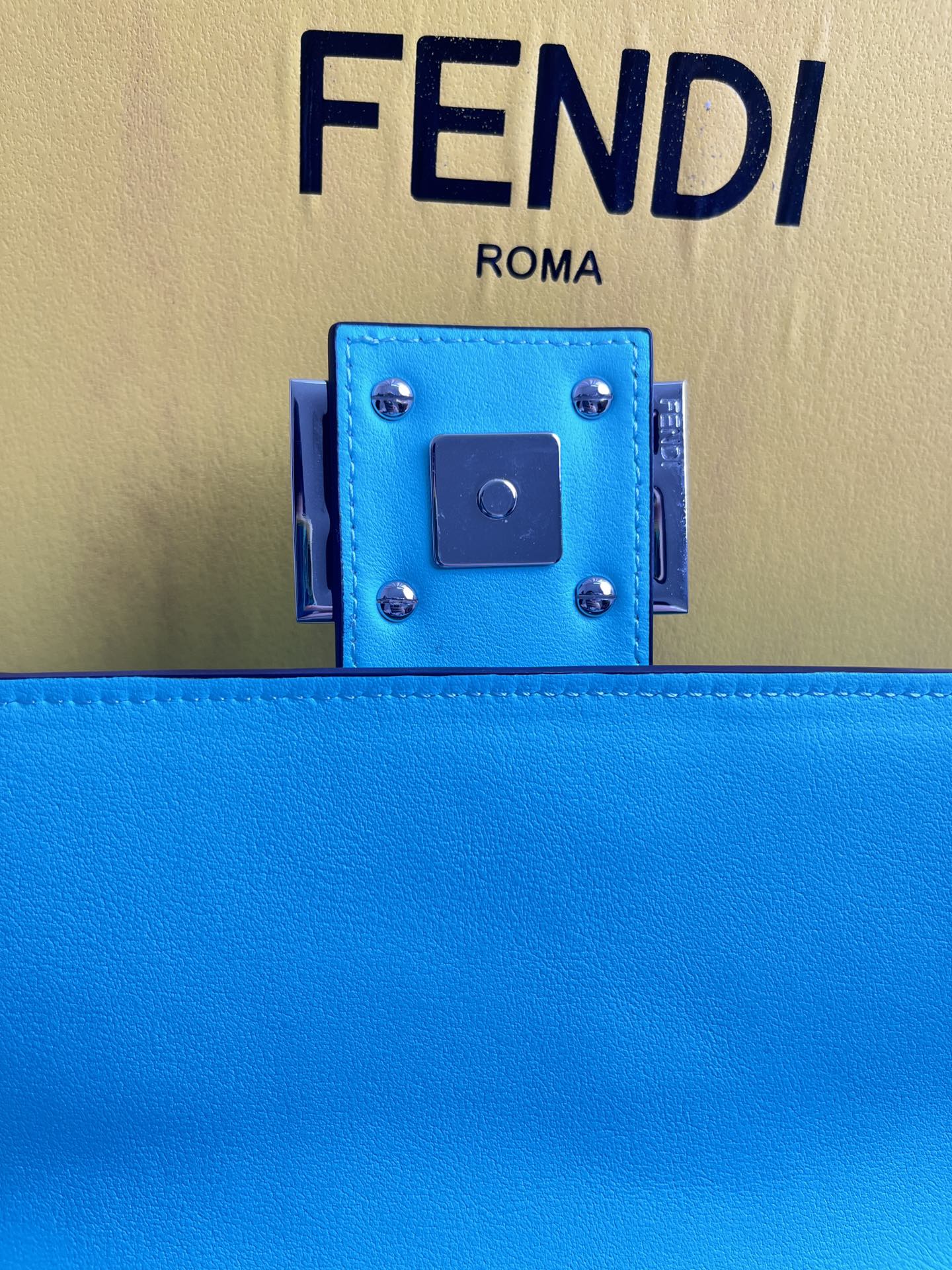 handbags FENDI 5012 size:26*5*15cm - vstockx