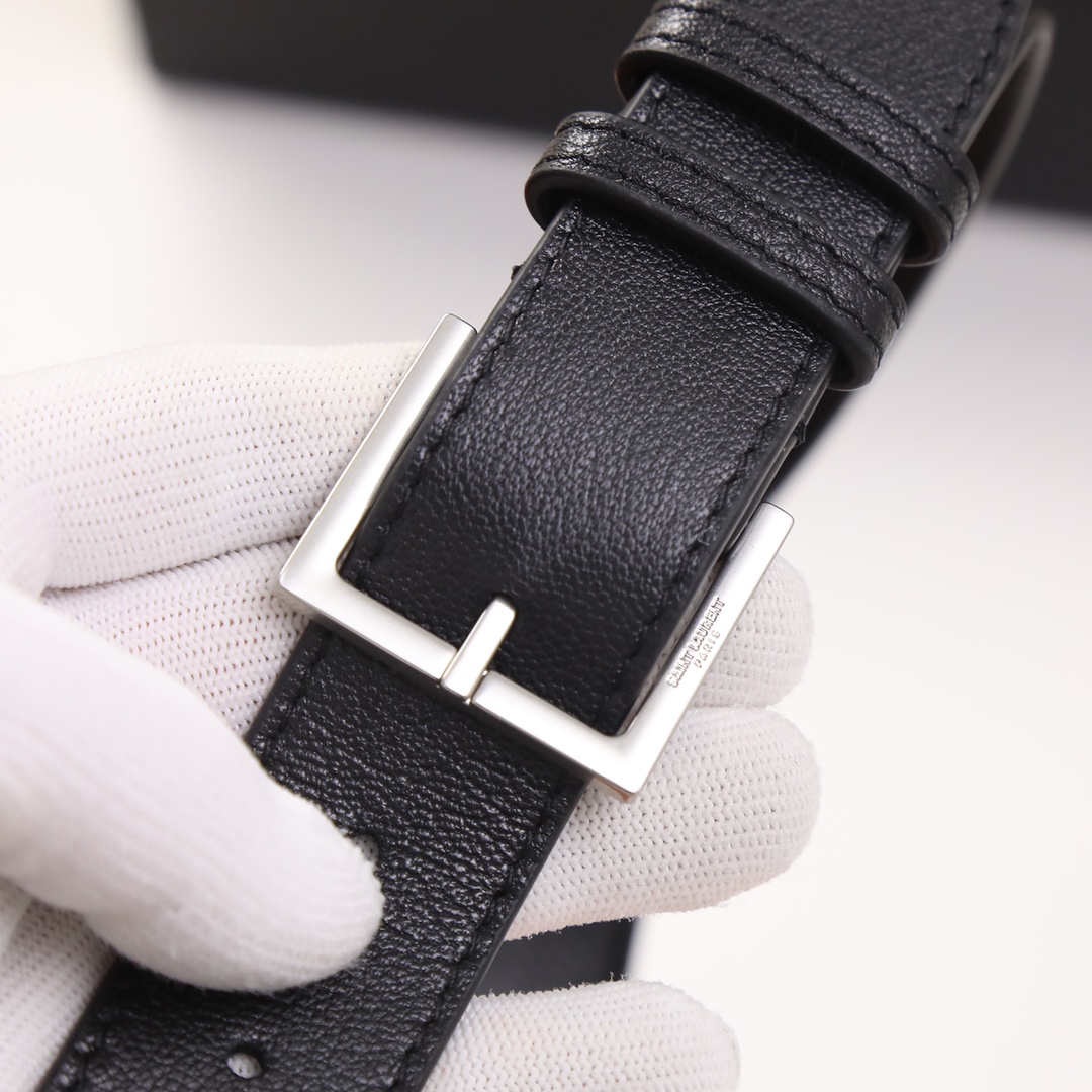 Handbags SAINT LAURENT 569737 size 25  14  3.5 cm - vstockx