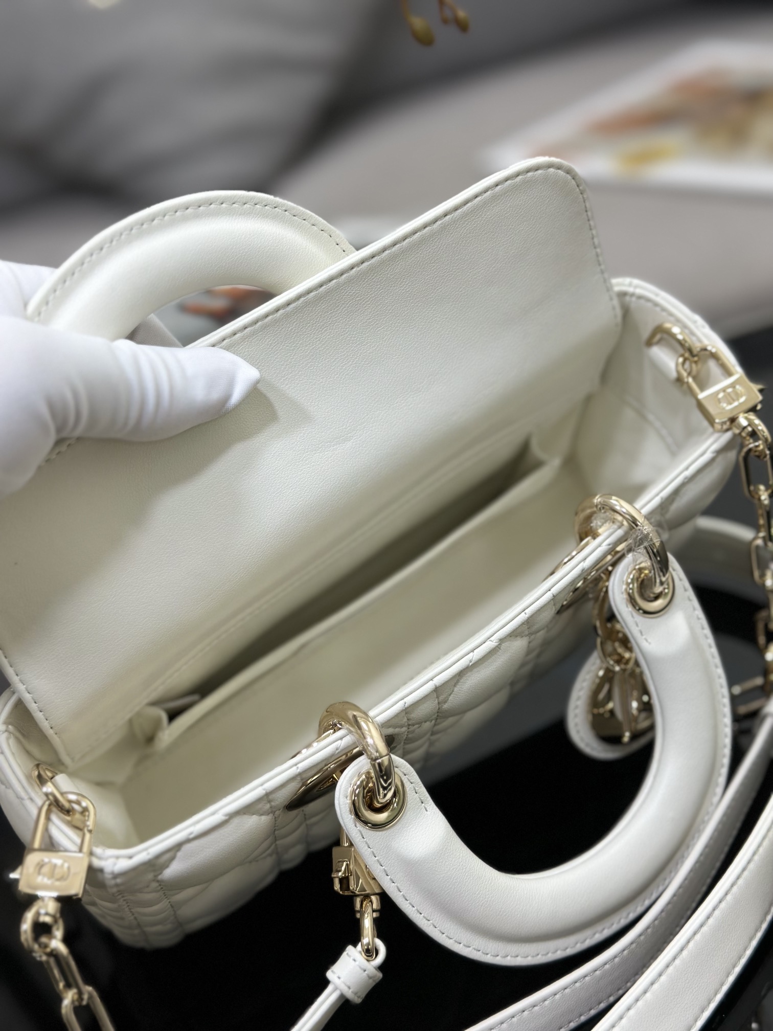 Handbag Dior M0613 size 22 x 12 x 6 cm - vstockx