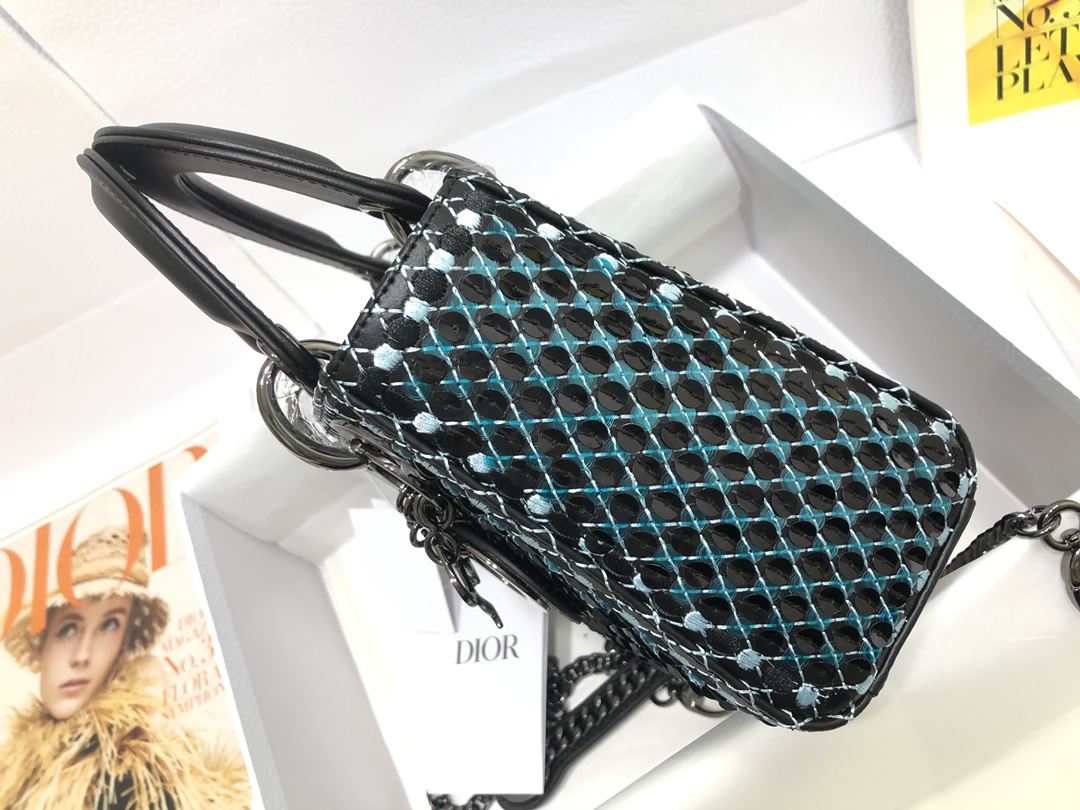 Handbag Dior M0505 size 17 x 15 x 7 cm - vstockx