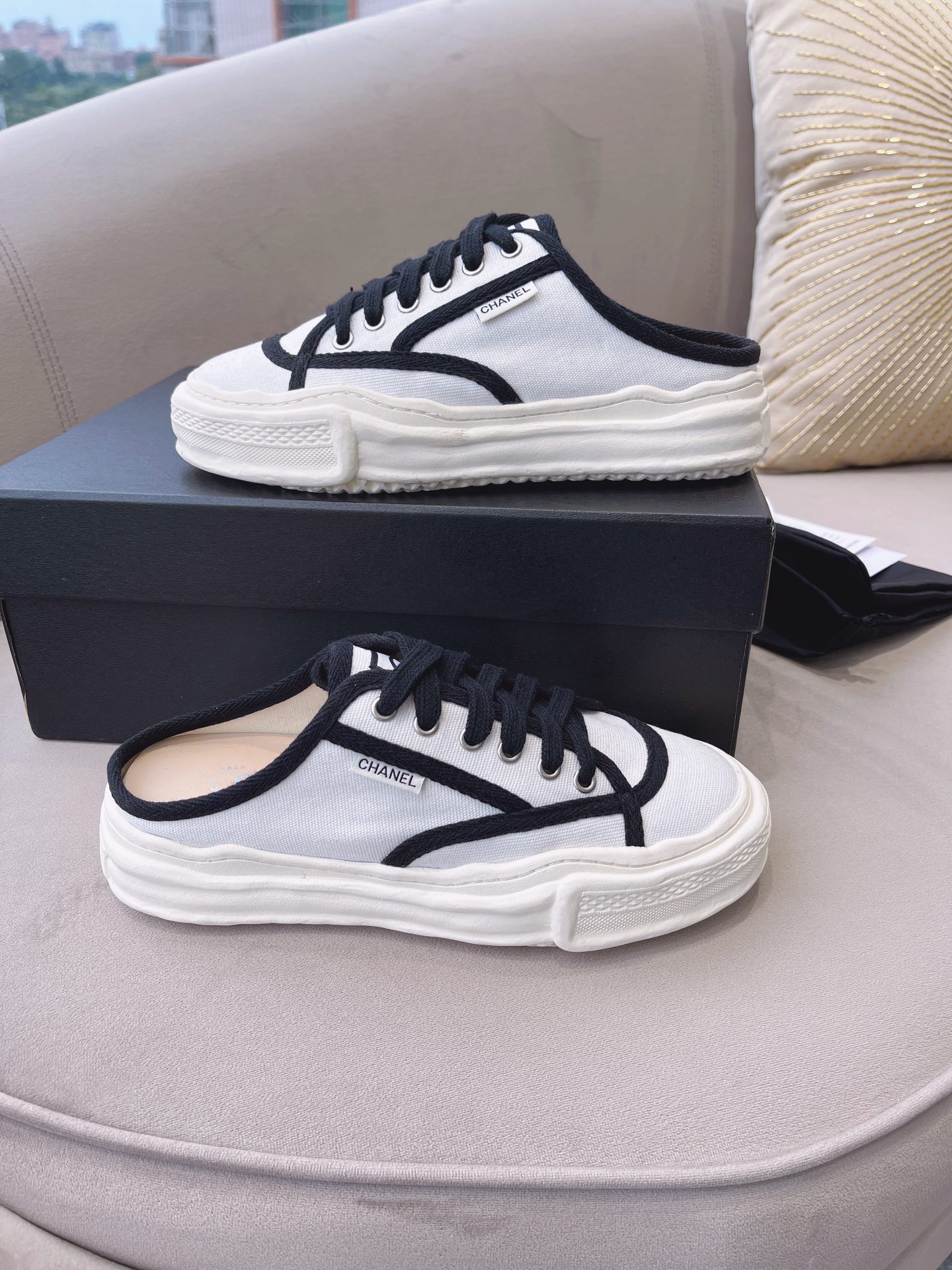 Chanel Platform Sneaker 24 - vstockx