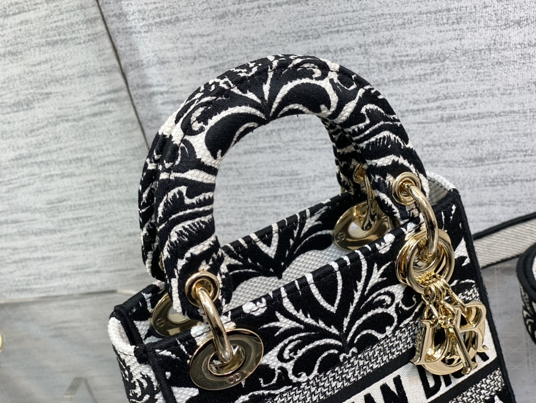 Handbag Dior size 17*7*15 cm - vstockx