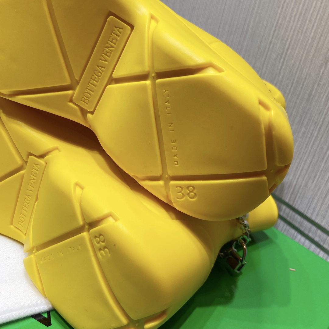 Bottega Veneta Boots 20 - vstockx