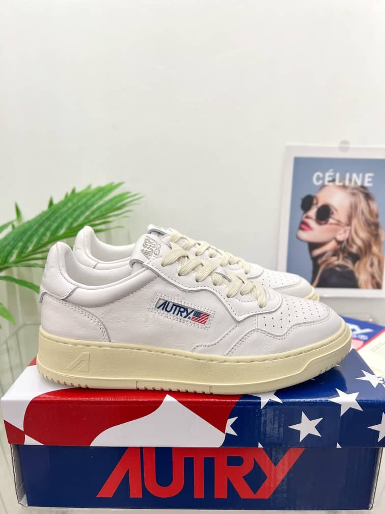 Autry Medalist Leather Low White - vstockx