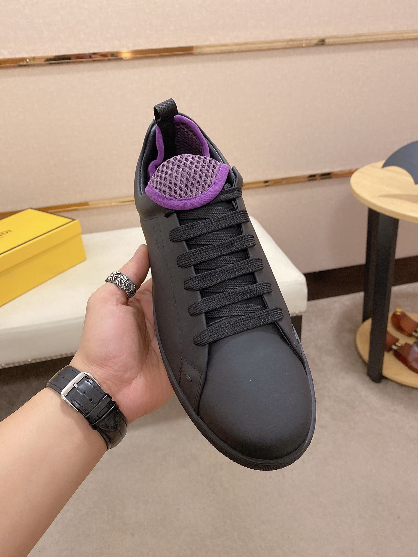 Fendi Low Top Sneakers 23 - vstockx