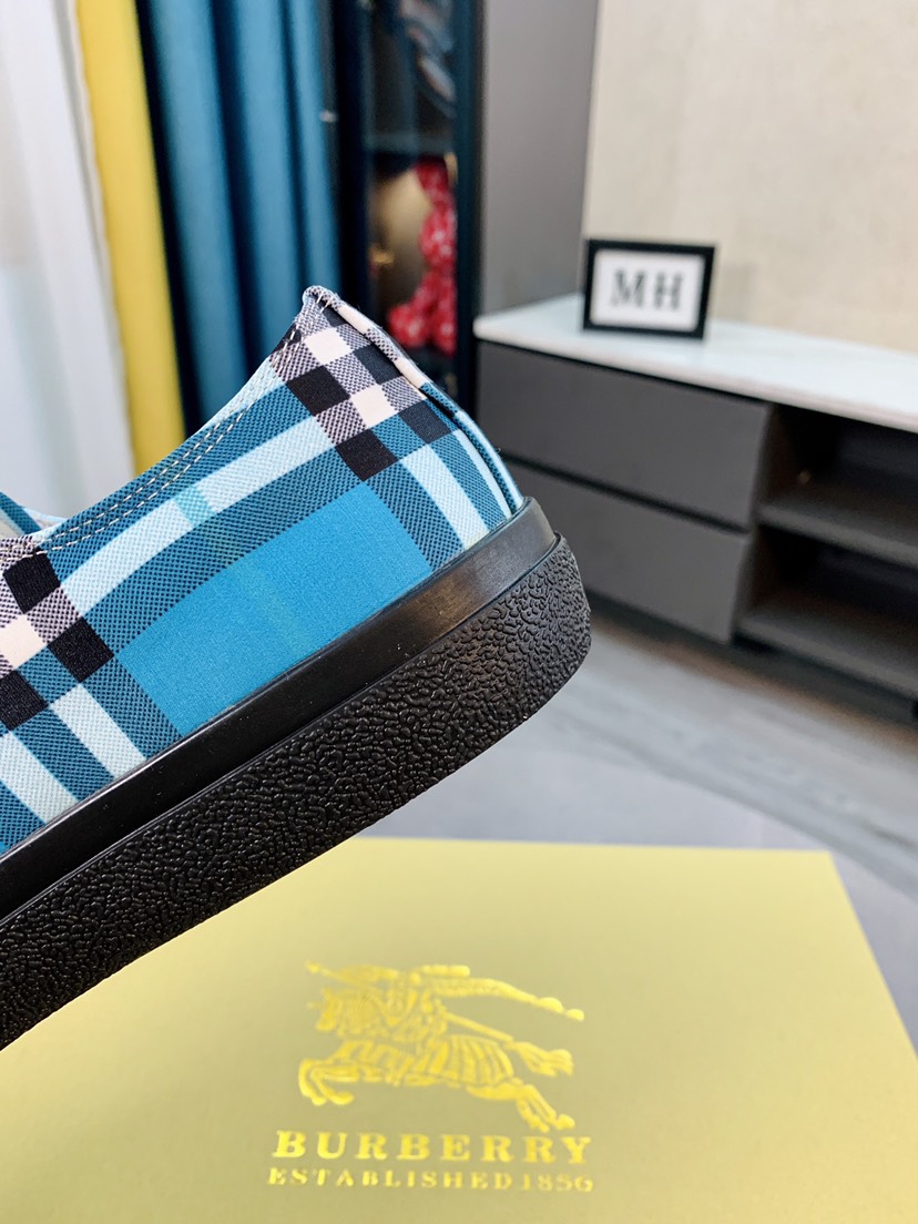 Burberry Perforated Check Sneaker 34 - vstockx
