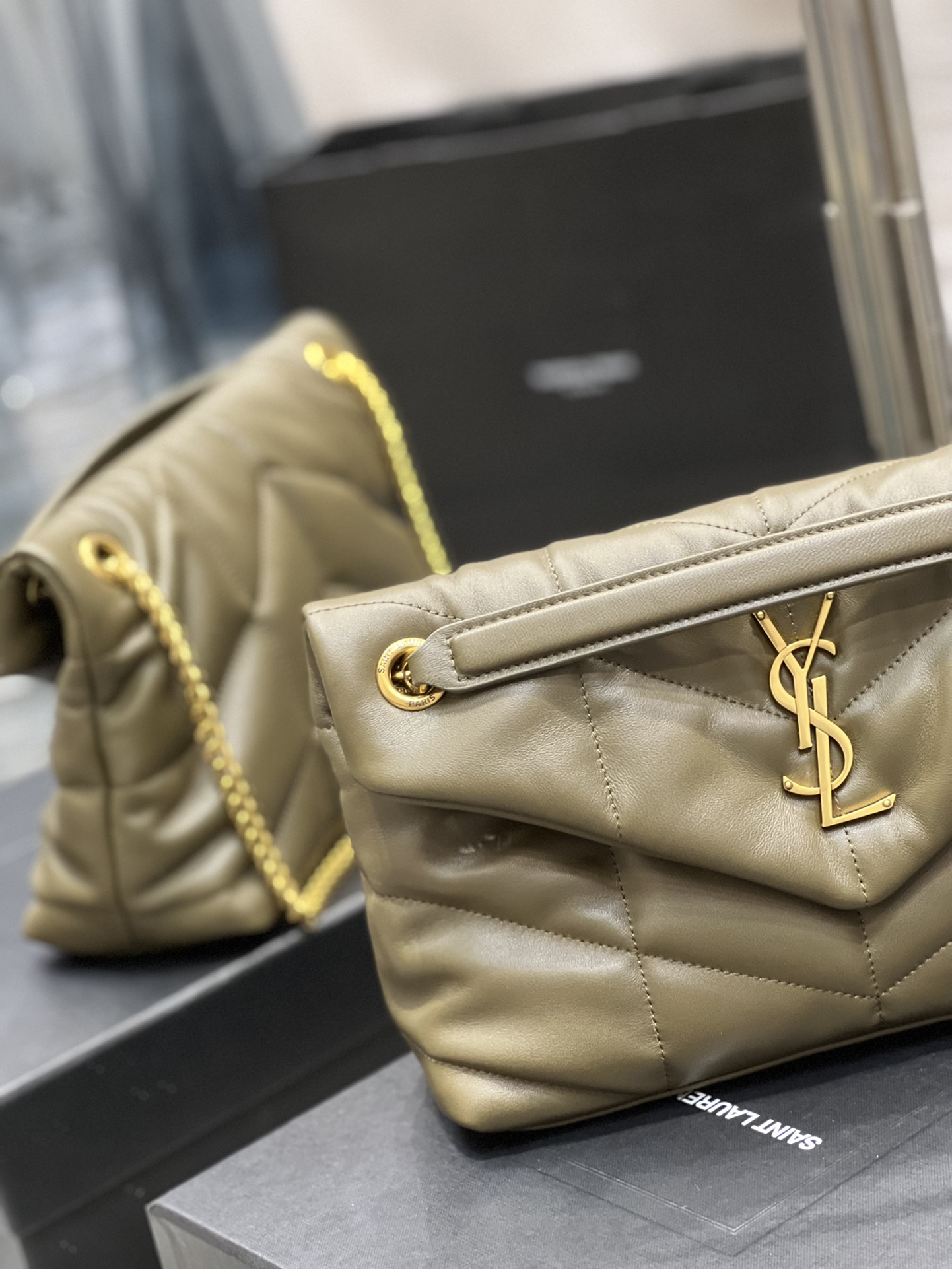 Handbags SAINT LAURENT 577476 size 29x17x11 cm - vstockx