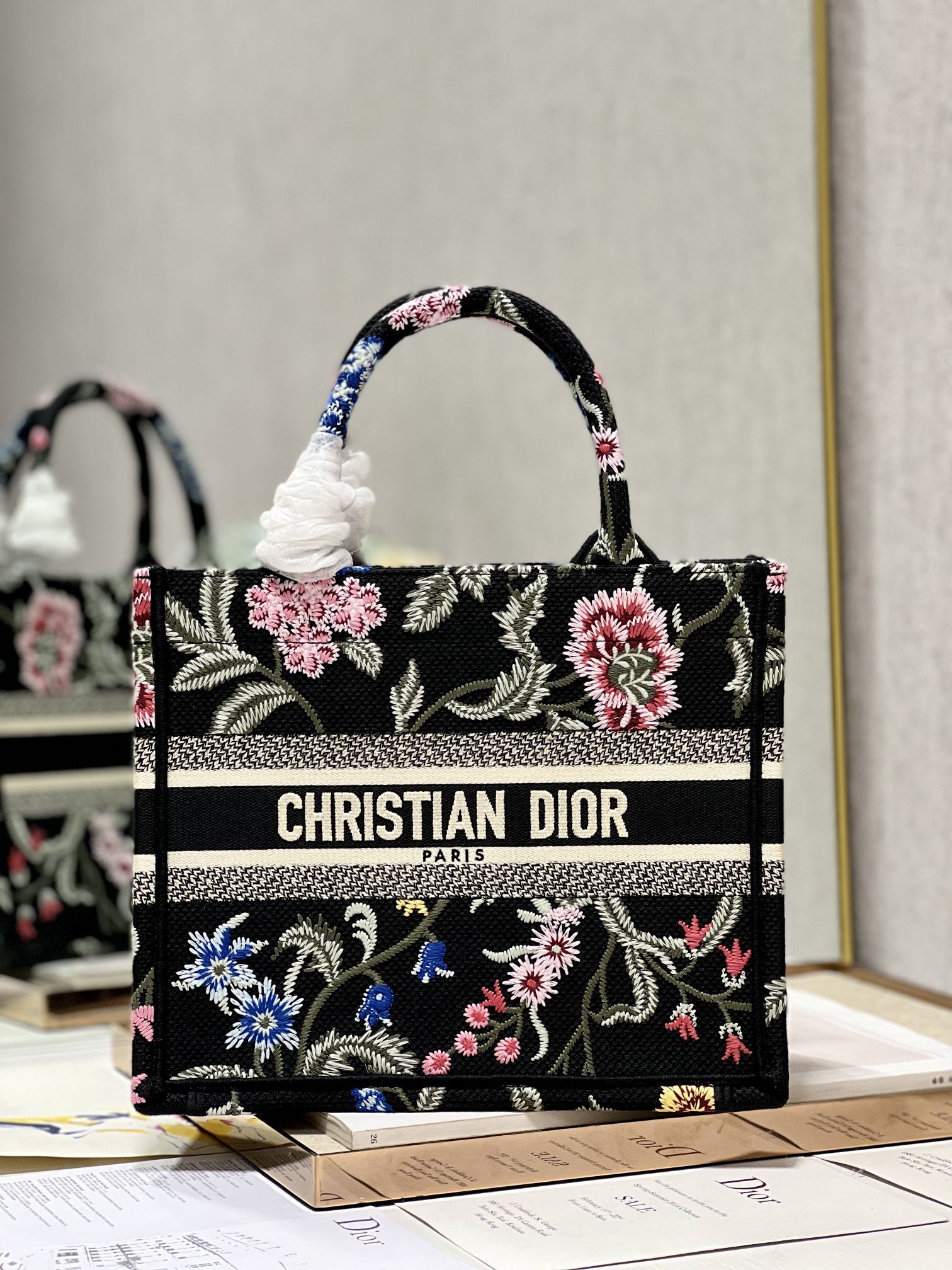 Handbag Dior 1265 size 26.5  21  14 cm - vstockx