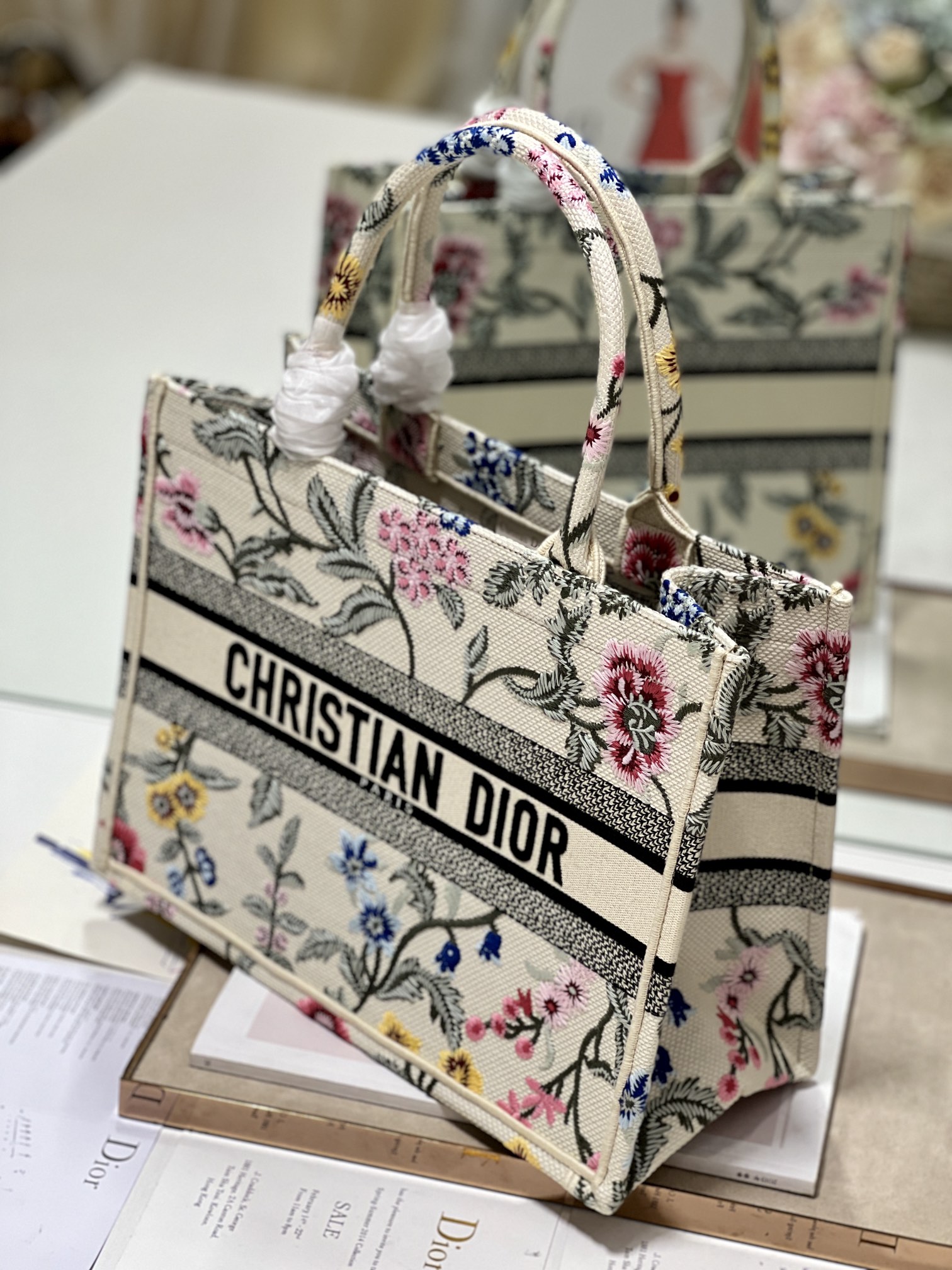 Handbag Dior 1286 size 36  28 cm - vstockx