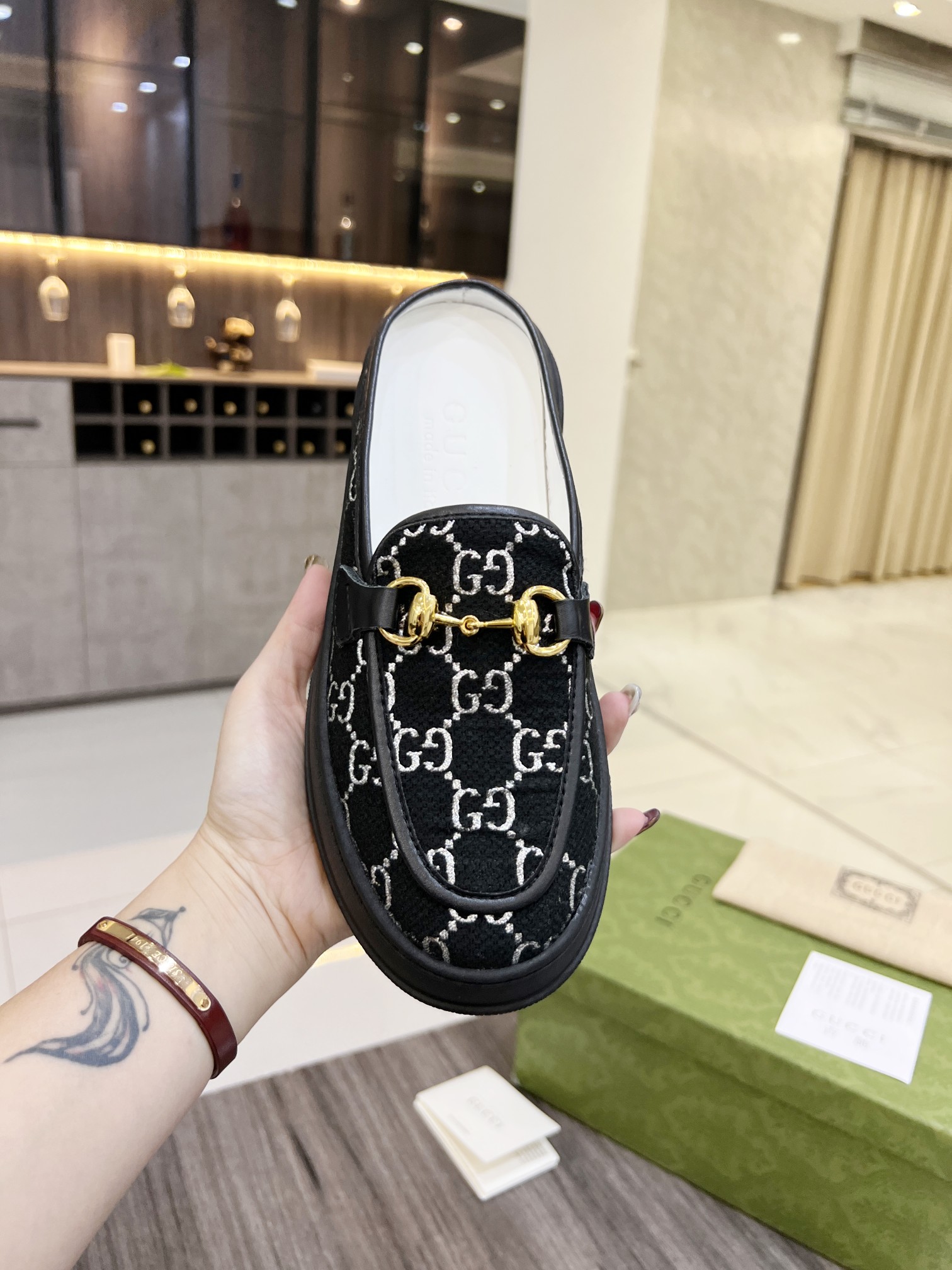 Gucci Women's WOMEN 6 - vstockx