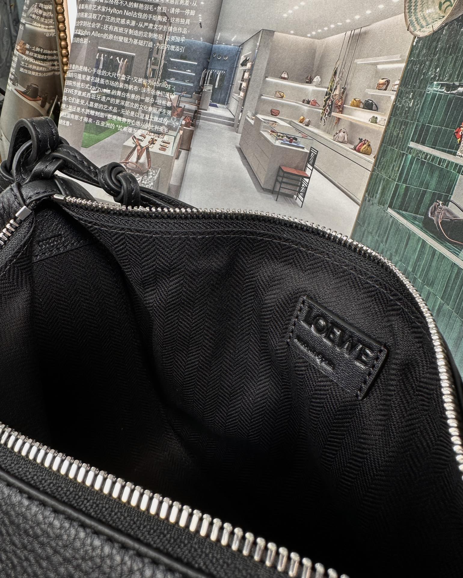 Handbags LOEWE   size:28-17-9.5 cm - vstockx