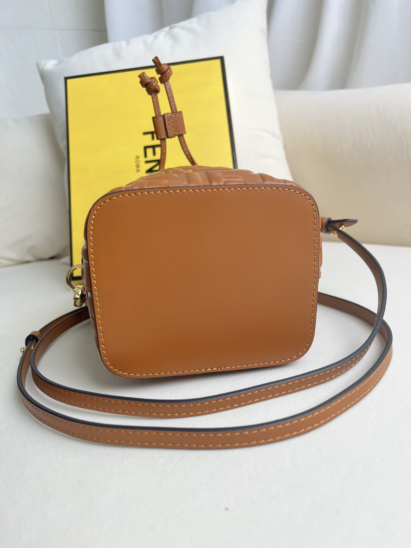 handbags FENDI 226 size:12*18*10cm - vstockx