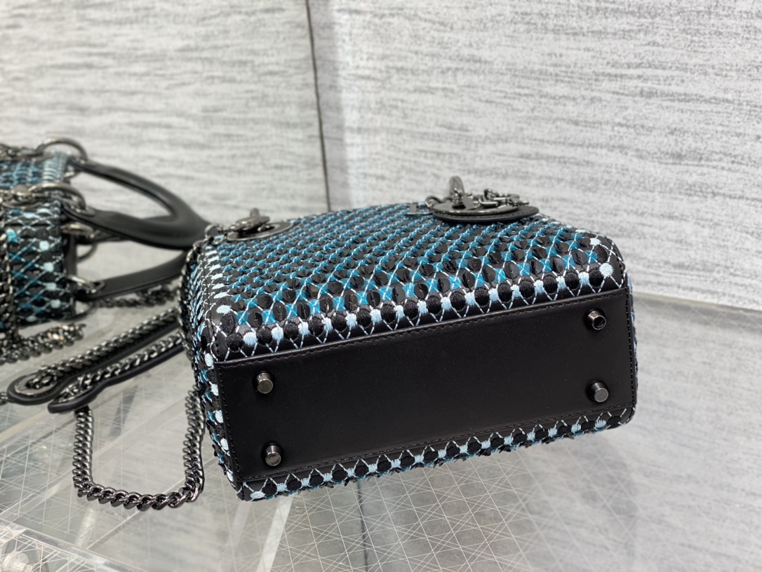 Handbag Dior size 17 cm - vstockx