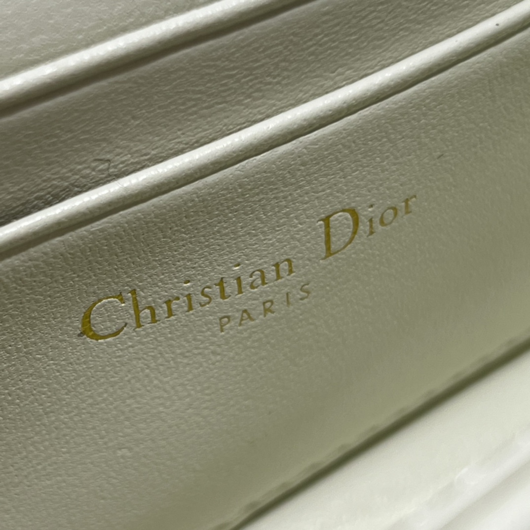 Handbag Dior 0977 size 18.5 x 10 x 4 cm - vstockx