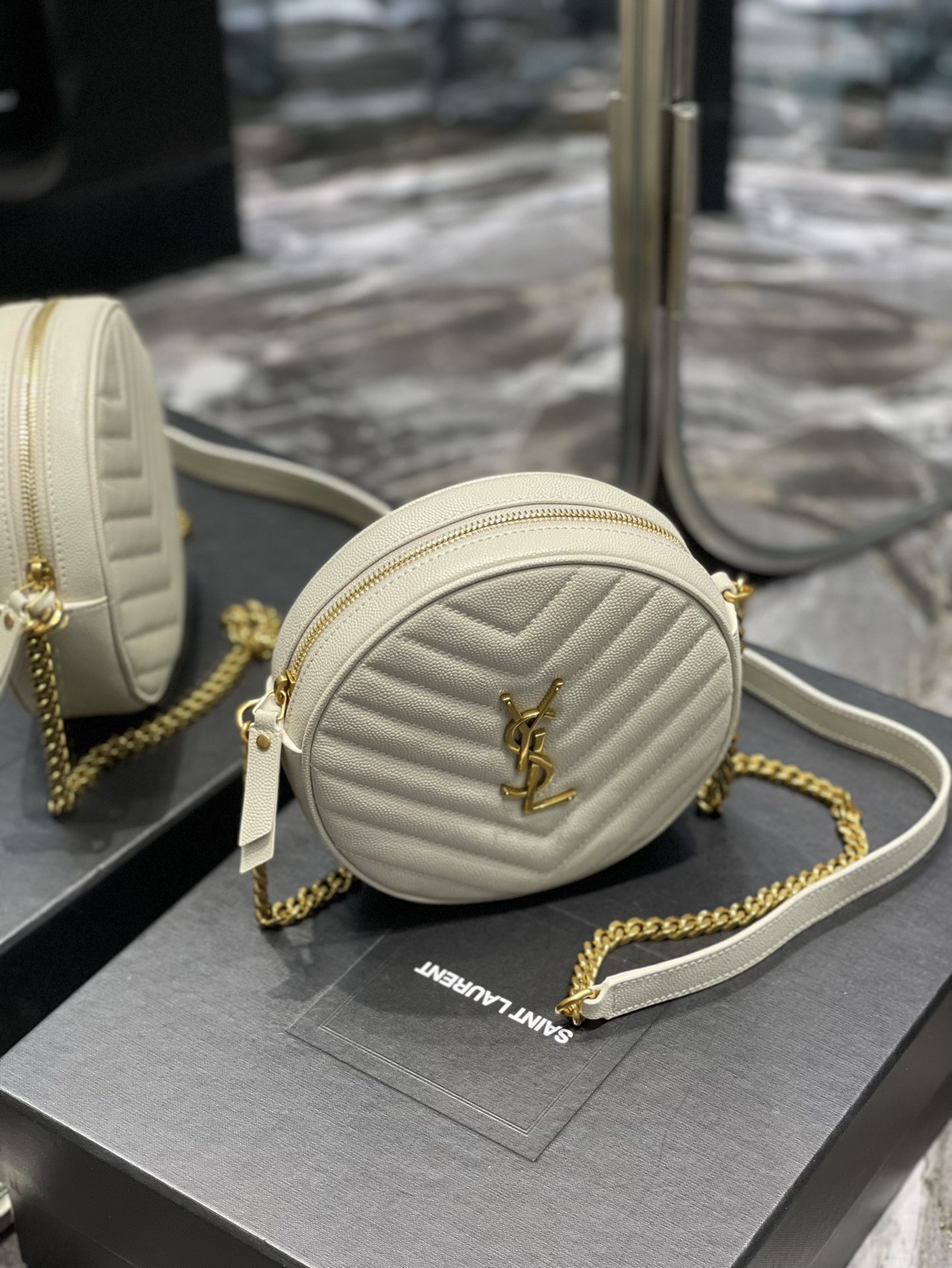 Handbags SAINT LAURENT 610436 size 17x17x5.5 cm - vstockx