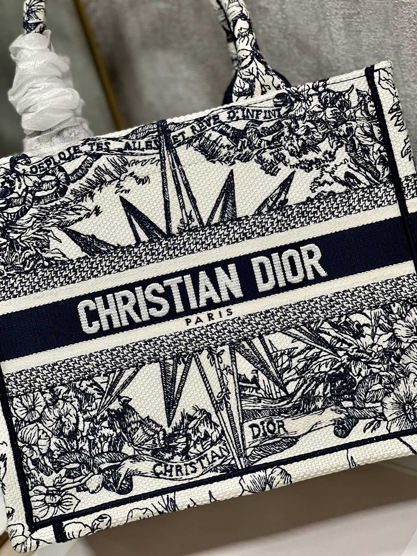 Handbag Dior 1265 size 26.5  21  14 cm - vstockx