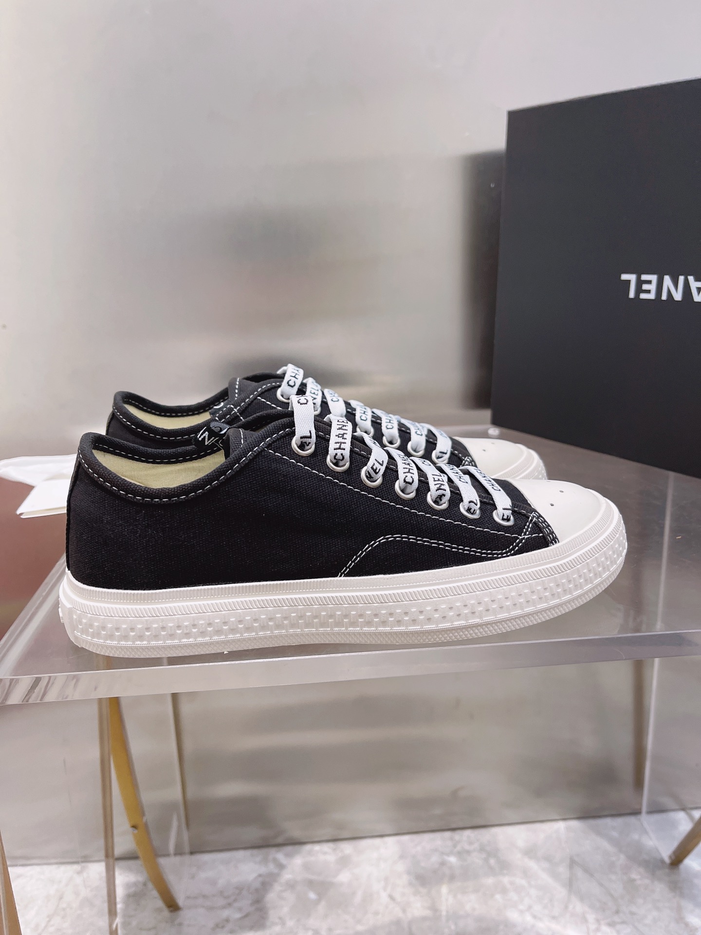 Chanel Flat canvas Sneaker 9 - vstockx