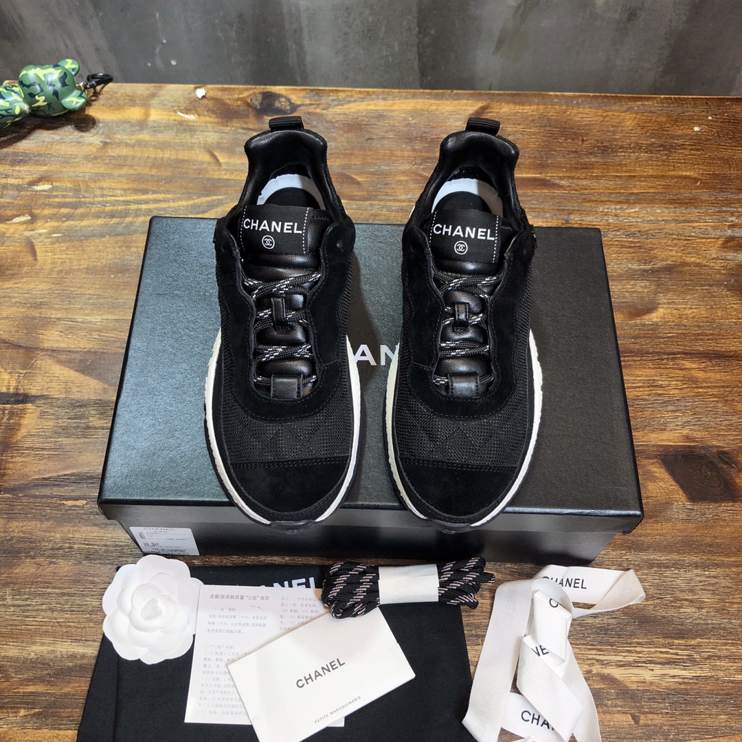 Chanel Fabric & Suede Calfskin Low Top Sneaker 21 - vstockx