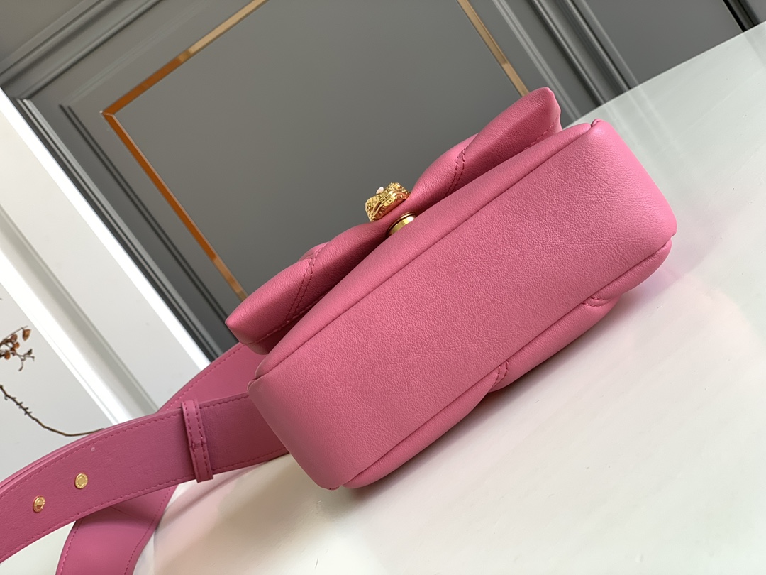 Handbags Bvlgari 2910850801 size:18*12*8 cm - vstockx